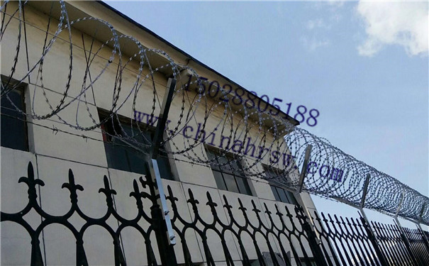 刺絲滾籠防護網 刺絲滾籠防護網