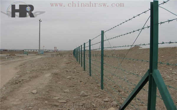 正反擰刺繩做成防護(hù)網(wǎng) 正反擰刺繩做成防護(hù)網(wǎng)