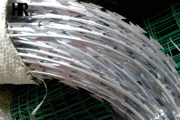 刀片刺繩生產流程 刀片刺繩生產流程