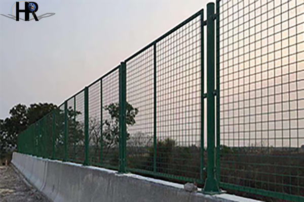 刀片刺繩對鐵路安全防護的作用 刀片刺繩對鐵路安全防護的作用