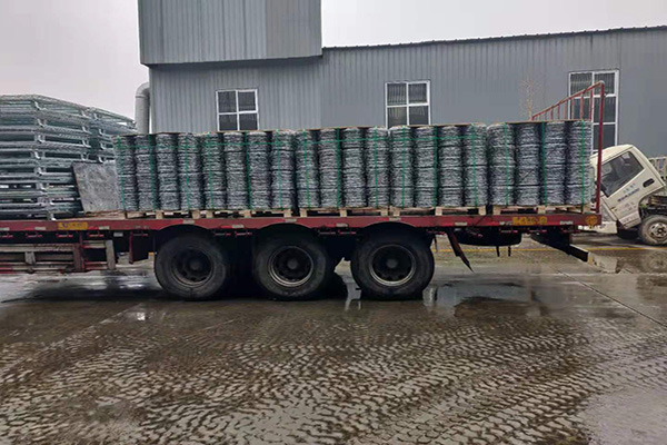 包塑刺繩與普通鍍鋅刺繩的價(jià)格對(duì)比 包塑刺繩與普通鍍鋅刺繩的價(jià)格對(duì)比