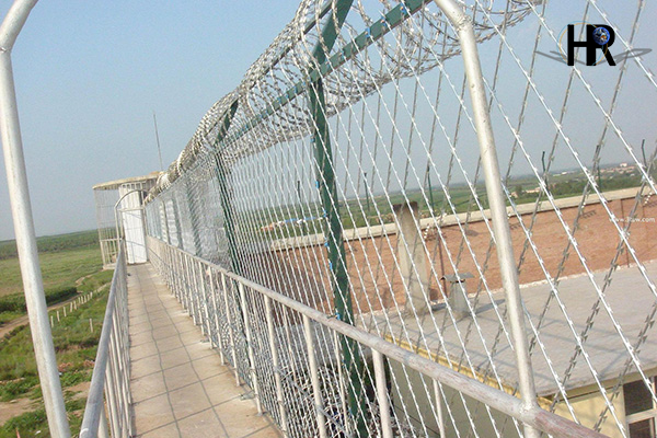 草原牧區不銹鋼刺繩圍欄網應用 草原牧區不銹鋼刺繩圍欄網應用